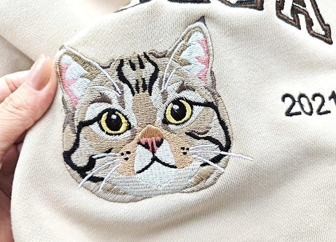 VIOLAVA Custom Cat Embroidered Christmas Sweatshirt – Personalized Pet Name - Image 2