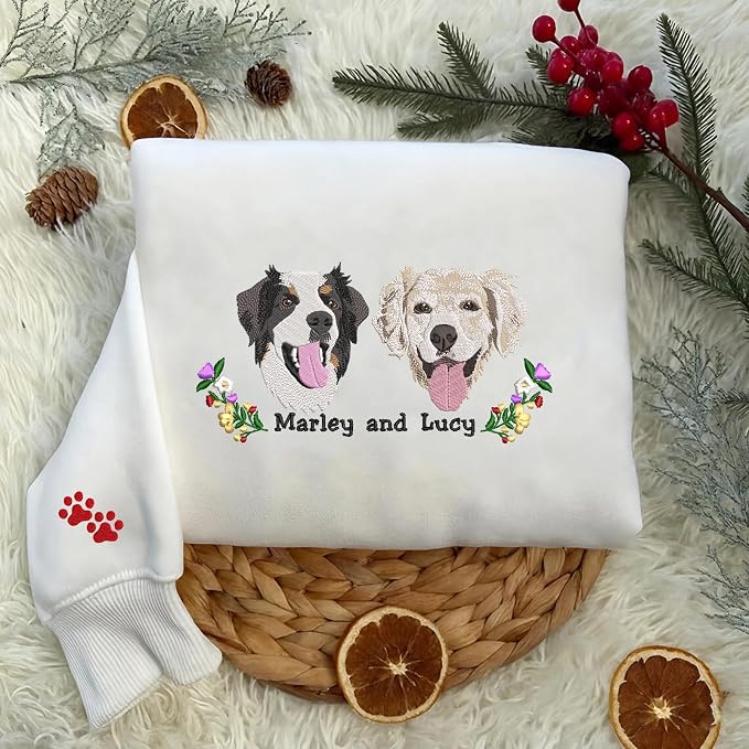 VIOLAVA Custom Cat Embroidered Christmas Sweatshirt – Personalized Pet Name - Image 3